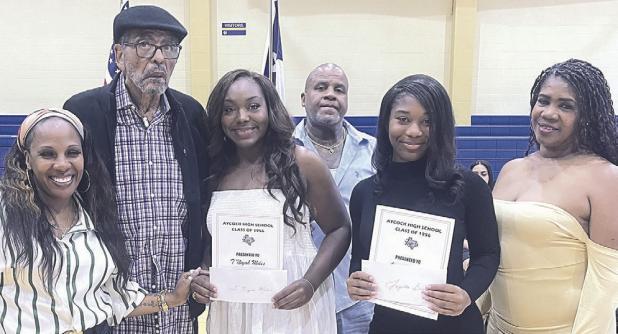 AYCOCK SCHOLARSHIP— T’Niyah Miles and Jazalle Dunn received $500 scholarships from Aycock High School Class of 1956 members Lee Alcorn, the Bob Roberson family and Sara Terry. Shown here are (L-R) O’Keshia Tindle, Alcorn, Miles, Paul Alcorn, Dunn and Algelena Alcorn. See more scholarship photos on page 10A