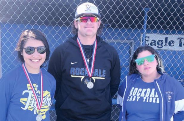 Blue-and-Gold tennis advances