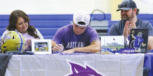 Robinson fights way to signing day