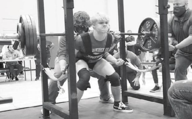 Flowers, Navarro win their divisions