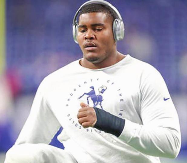 Le’Raven Clark re-signs with Colts