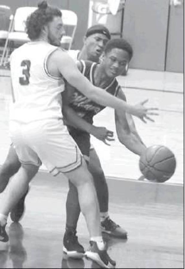 Lady Eagles come up short against Holland, 35-31