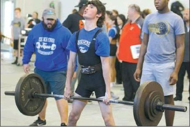 Lockin wins second straight powerlifting meet this season 