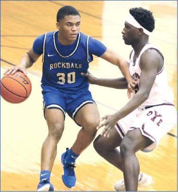 Reporter/Wynton Thomason Rockdale’s Kobe Mitchell protects the ball from Cameron defender Thomas Melton during last Friday’s game on the other side of the Little River. The Yoemen won late 73-59.