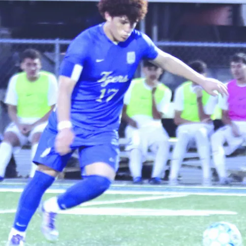 Tiger Wilmer Sorto in action against Manor New Tech last week in Tiger Stadium. The Tigers fell to the Titans, 3-0. Reporter/Nathan Flores
