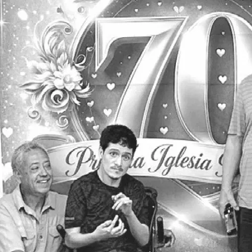 ANNIVERSARY— Primera Iglesia Bautista at 665 North Main Street held its 70th anniversary celebration recently. Shown here (l-R) are Mario and Marilu Gonzalez, Olga Gonzalez, Maria Luisa Sandaña, Carlos and Carlitos Gonzalez, Ricardo and Edy Jerrera, Manuela Avila and Pastor Luis Valdivia.