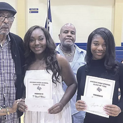 AYCOCK SCHOLARSHIP— T’Niyah Miles and Jazalle Dunn received $500 scholarships from Aycock High School Class of 1956 members Lee Alcorn, the Bob Roberson family and Sara Terry. Shown here are (L-R) O’Keshia Tindle, Alcorn, Miles, Paul Alcorn, Dunn and Algelena Alcorn. See more scholarship photos on page 10A