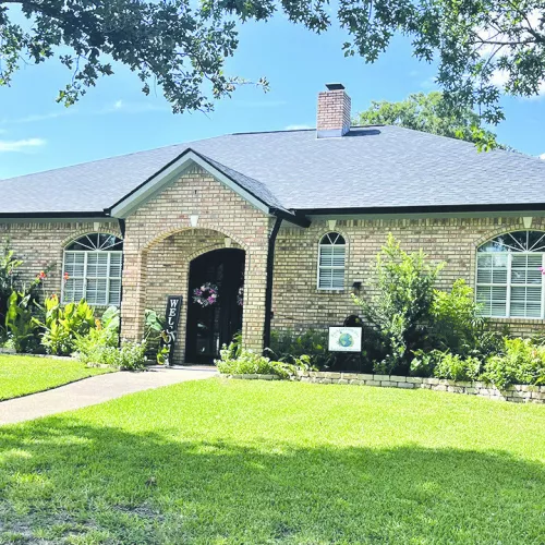 SEPTEMBER’S YARD OF THE MONTH— John and Stacey Williams, 1904 Skyles Road, were awarded Rockdale Earth Day’s Yard of the Month for September. Rockdale Earth Day Chairperson David Melton said, “Their neatly manicured lawn has several large, beautiful shade trees, blooming Crape Myrtle trees, and a variety of annuals, perennials and shrubs creating wonderful curb appeal for this westside address.” The Williams will receive a gift certificate to Giddings Nursery and Garden Center.